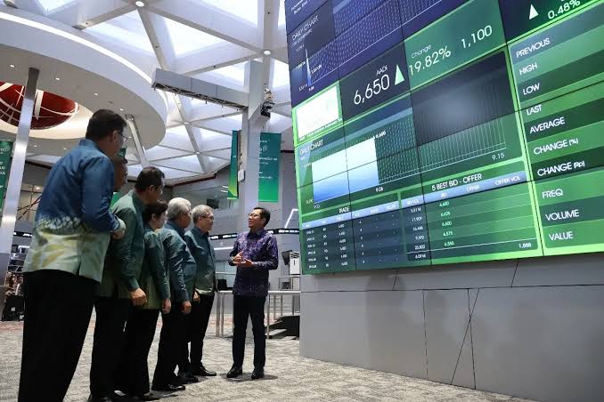 PT Adaro Andalan Indonesia (AADI) saat mencatatkan saham perdana di Bursa Efek Indonesia (BEI). Foto: PDV Digital