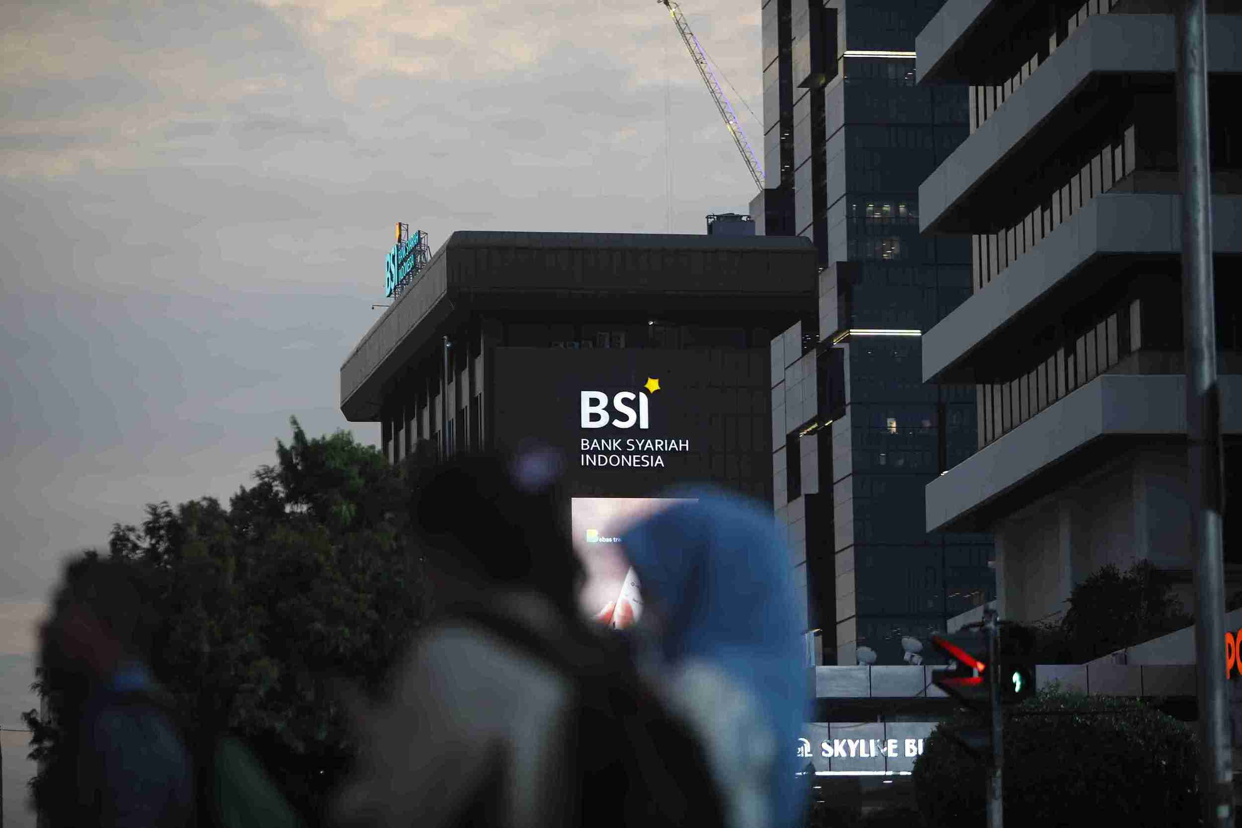 Gedung PT Bank Syariah Indonesia Tbk (BSI) atau emiten berkode saham BRIS. (Foto: Kabar Bursa/Abbas Sandji)