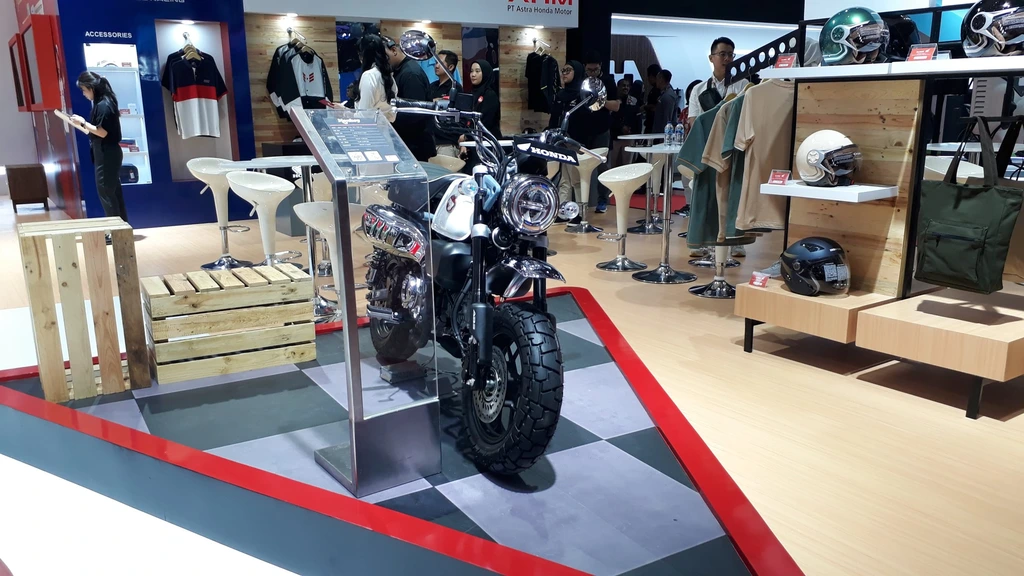 Honda Monkey tampil di IIMS 2025 dengan penyegaran warna dan striping baru. Foto: Harun/KabarBursa.com