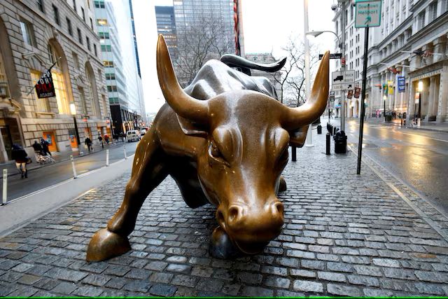 Ilustrasi Wall Street - Bull, lambang Bursa Amerika Serikat. Foto: Reuters