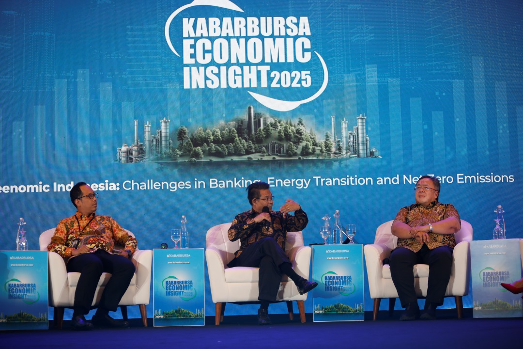 Panel ketiga KabarBursa Economic Insight (KEI) 2025 bertajuk, "Green Finance Strategies in Indonesia", mengundang narasumber seperti Ninasapti Triaswati (Ekonom Universitas Indonesia), Bambang Brodjonegoro (Utusan Khusus Presiden untuk Urusan Ekonomi), Agus Sari (CEO Landscape Indonesia), dan Ignatius Denny Wicaksono (Kepala Divisi Pengembangan Bisnis BEI). (Foto: Kabarbursa/Abbas Sandji)