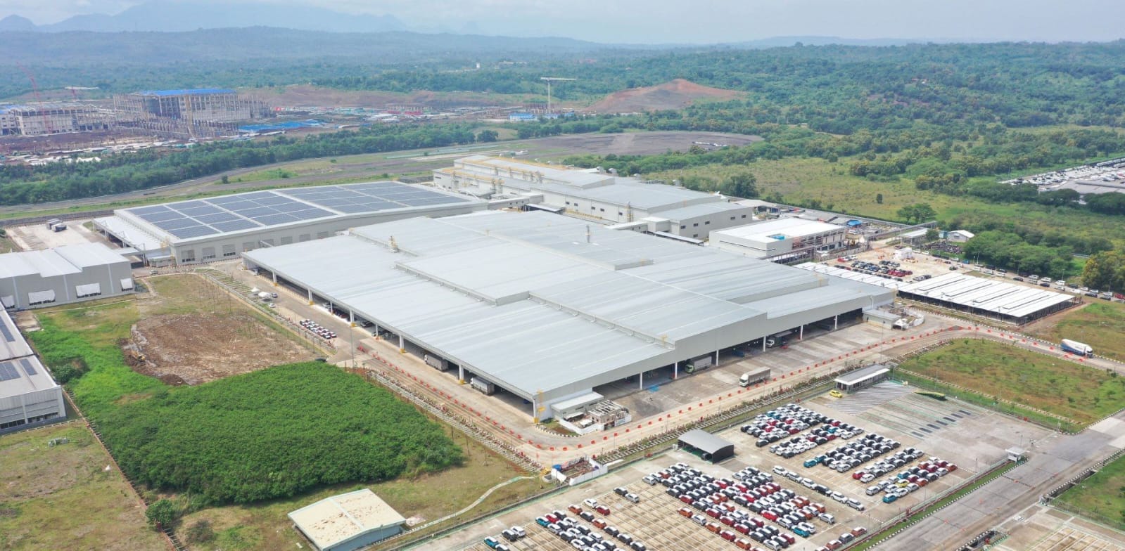  pabrik Daihatsu di Karawang ini menjadi lokasi produksi model kolaborasi LCGC (Low Cost Green Car) yakni Daihatsu Ayla dan Toyota Agya