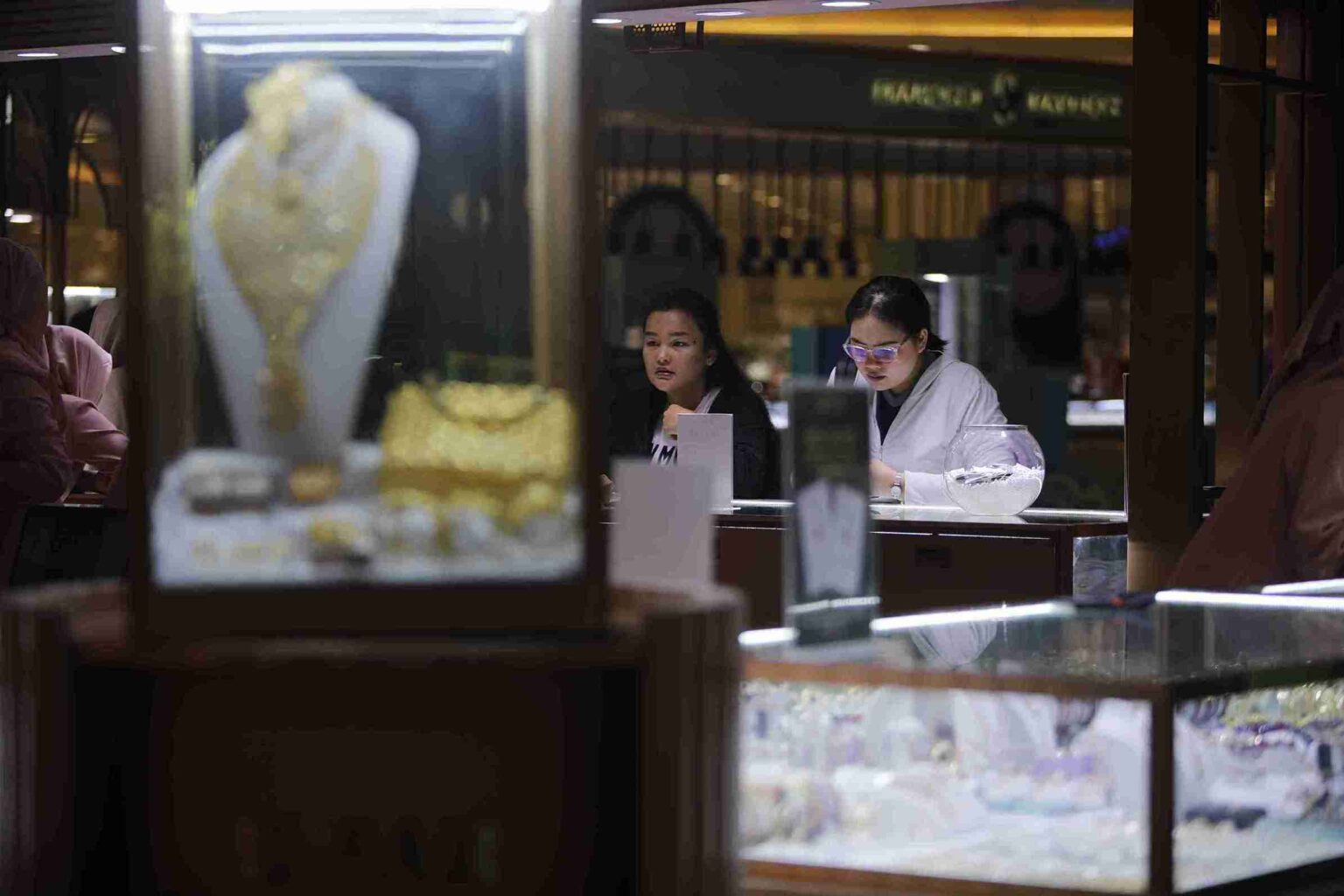 Ilustrasi: Pameran Perhiasan Emas "Semar Nusantara" di Mal Kota Casablanca (Kocas), Rabu, 30 Oktober 2024. Foto: Kabar Bursa/abbas sandji