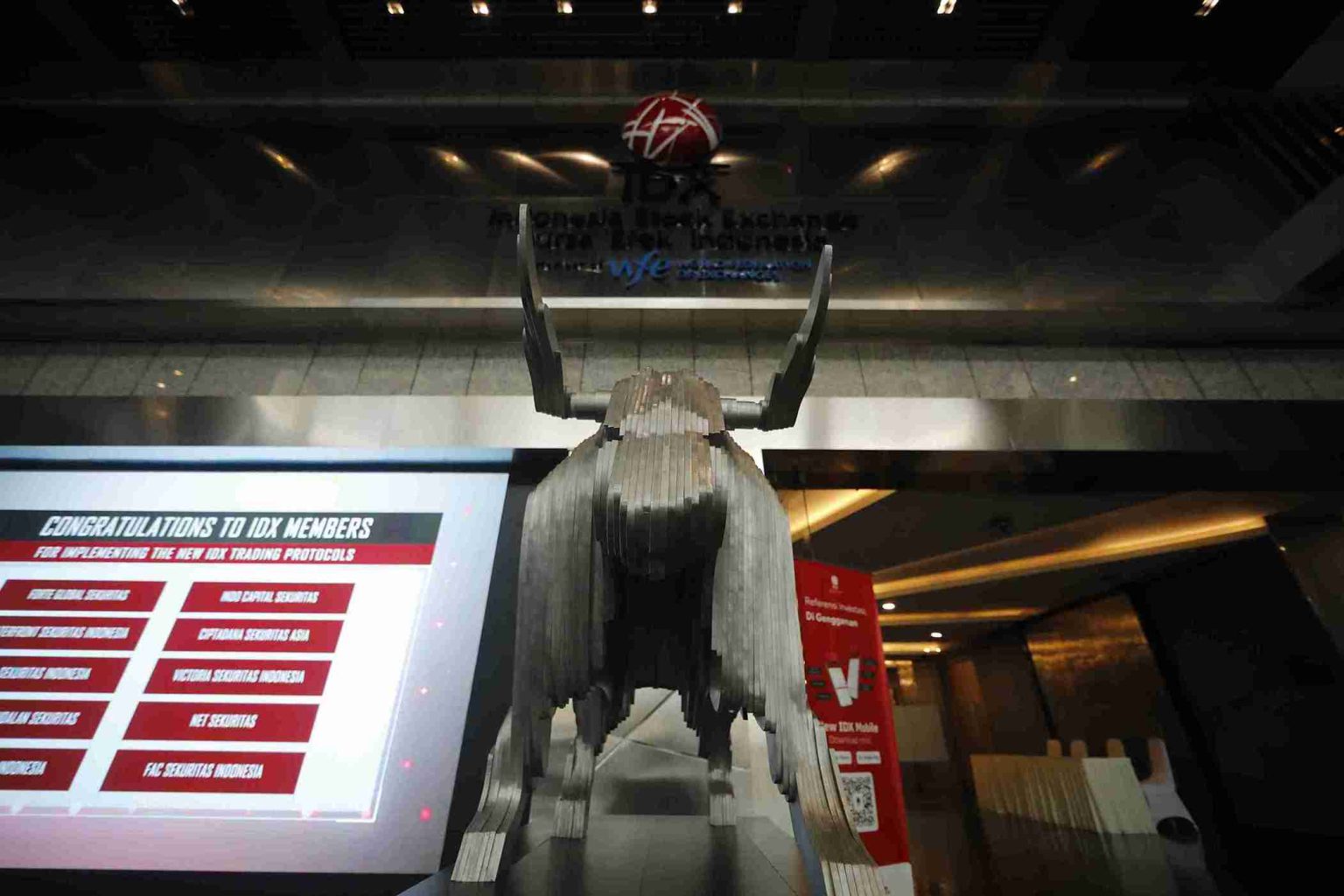 Bull Bursa Efek Indonesia. Foto: Kabar Bursa/Abbas Sandji 