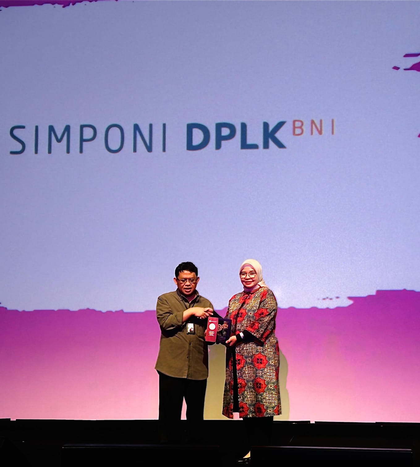 Penghargaan tersebut diterima langsung oleh Division Head Dana Pensiun Lembaga Keuangan BNI, Ikhwani Fauzana. Foto: dok BNI