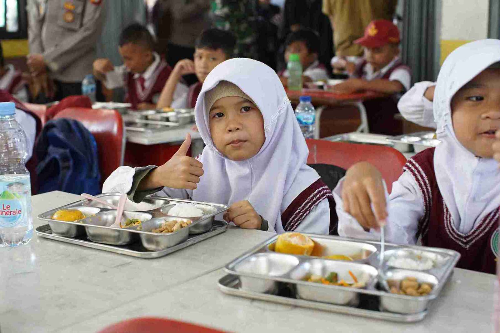 Siswa-Siswi sekolah dasar negeri mengikuti program MBG. Foto: Abbas/KabarBursa.com