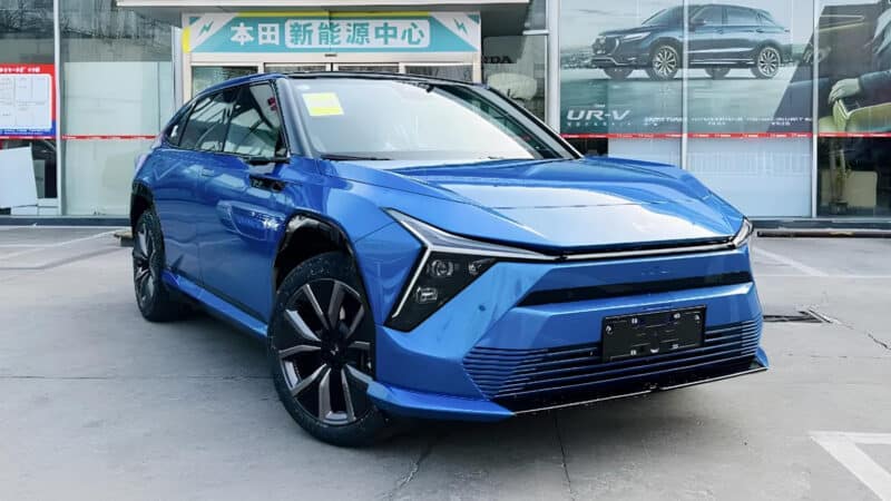 Mobil listrik Honda S7 meluncur, jarak tempuhnya tembus 620 km. Foto: Carnewschina 