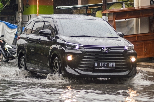 Ilustrasi bahaya banjir bagi mobil. Foto: doc.lifepal