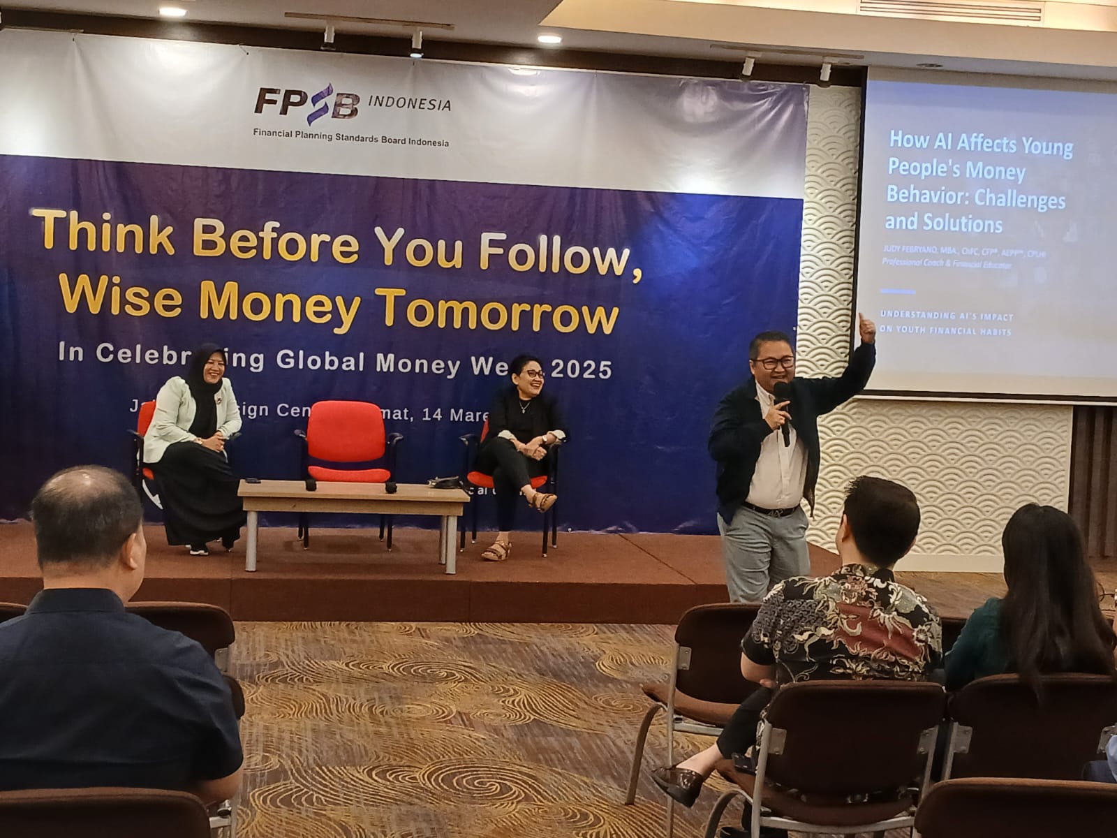 Para narumber tengah memberikan pemaparan dalam acara Im Celebrating Global Money Week 2025 di Jakarta, Jumat, 14 Maret 2025. Foto: Kabar Bursa/Hutama Prayoga