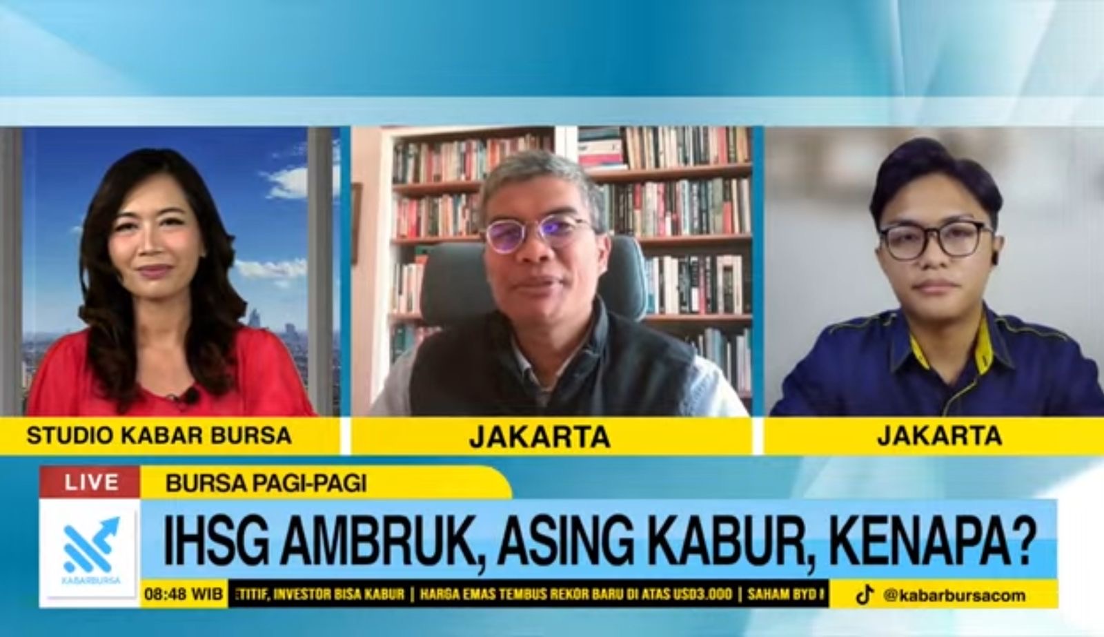Tangkapan layar program Bursa Pagi-Pagi di Kabar Bursa yang membahas kejatuhan IHSG dan aksi jual investor asing. Presenter Fransisca Rathy (kiri) berdiskusi dengan Ekonom Universitas Paramadina, Wijayanto Samirin (tengah), dan Analis Stocknow.id, Abdul Haq Al Faruqy (kanan) mengenai sentimen pasar yang membuat indeks terpuruk. (Foto: KabarBursa)
