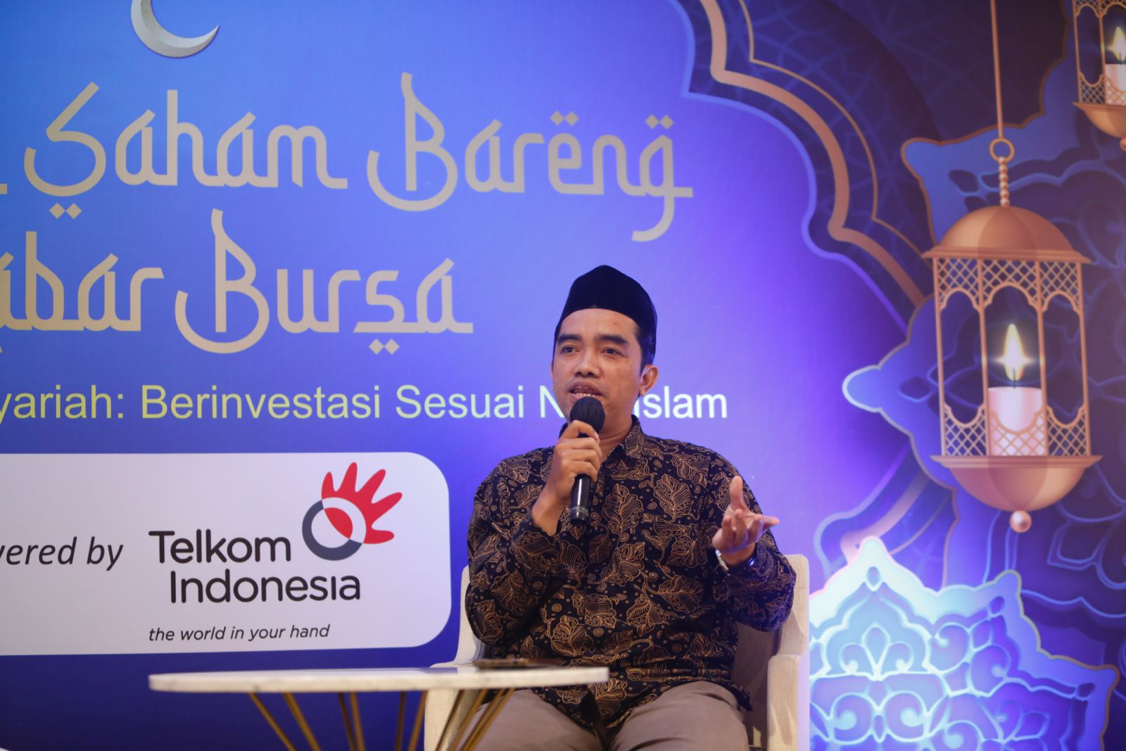 Asep Muhammad Saepul Islam, praktisi pasar modal syariah dan pendiri Syariah Saham Indonesia saat berbicara sebagai narasumber di acara Nyantri Saham Bareng Kabar Bursa di Masjid Istiqlal, Jakarta Pusat, Sabtu, 15 Maret 2025. (Foto: Kabarbursa/Abbas Sandji)