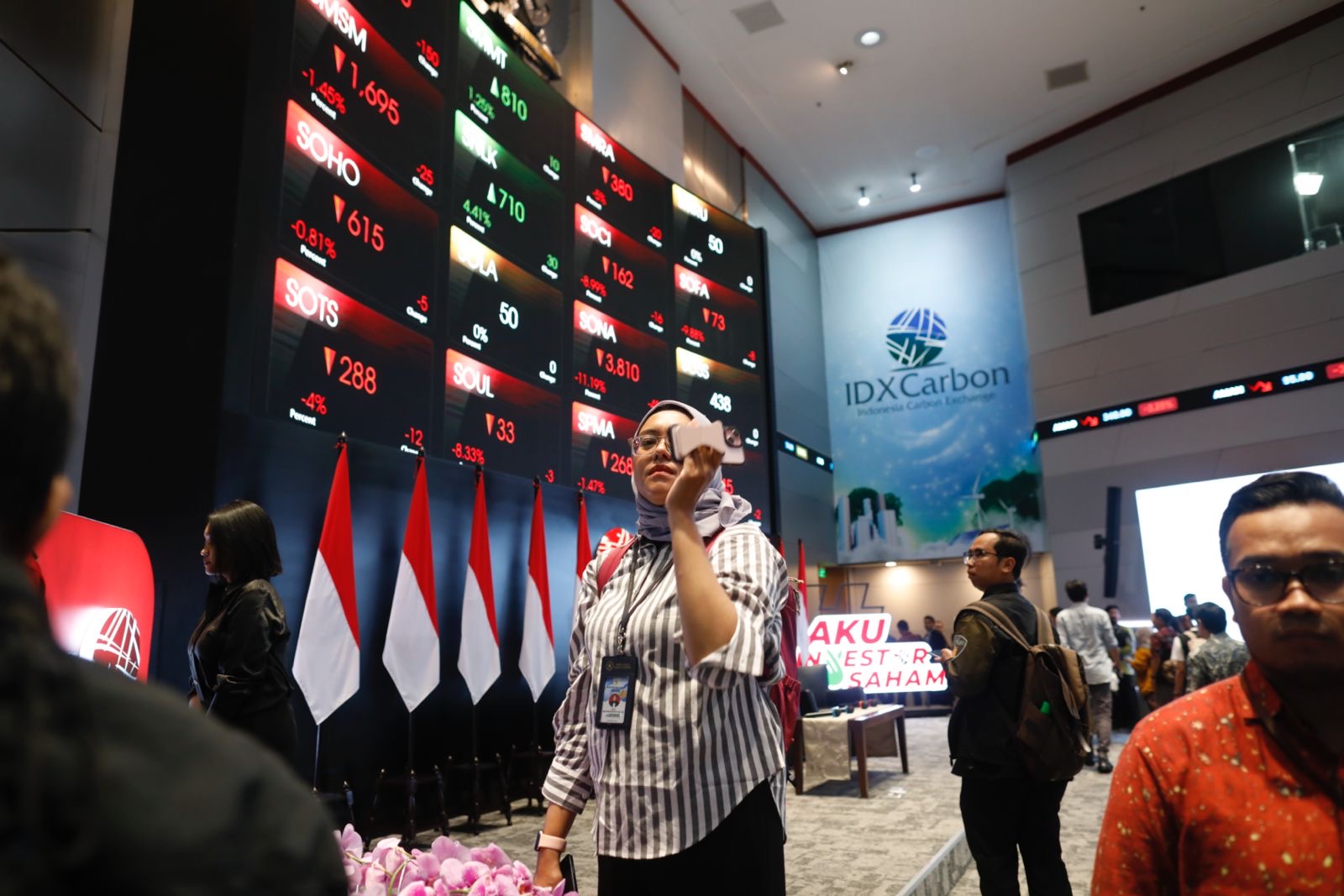 pan pantau IHSG di Bursa Efek Indonesia. Foto: KabarBursa/Abbas Sandji.