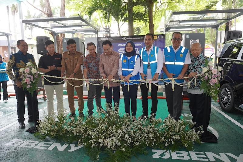 PT Perusahaan Listrik Negara (PLN) Persero resmikan Stasiun Pengisian Kendaraan Listrik Umum (SPKLU) Center pertama di Indonesia. (foto: doc PLN)