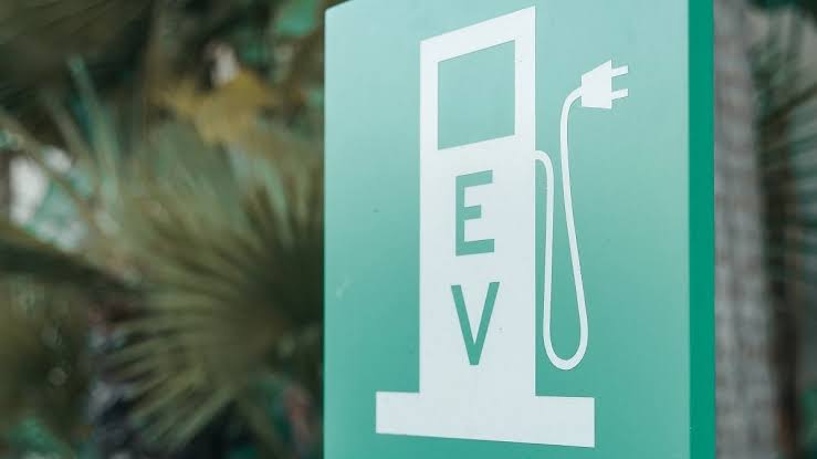 Ilustrasi industri electronic vehicle (EV).