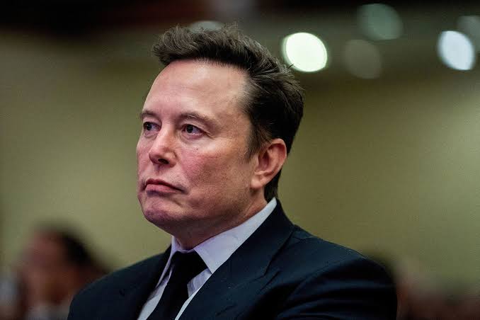 Elon Muak.