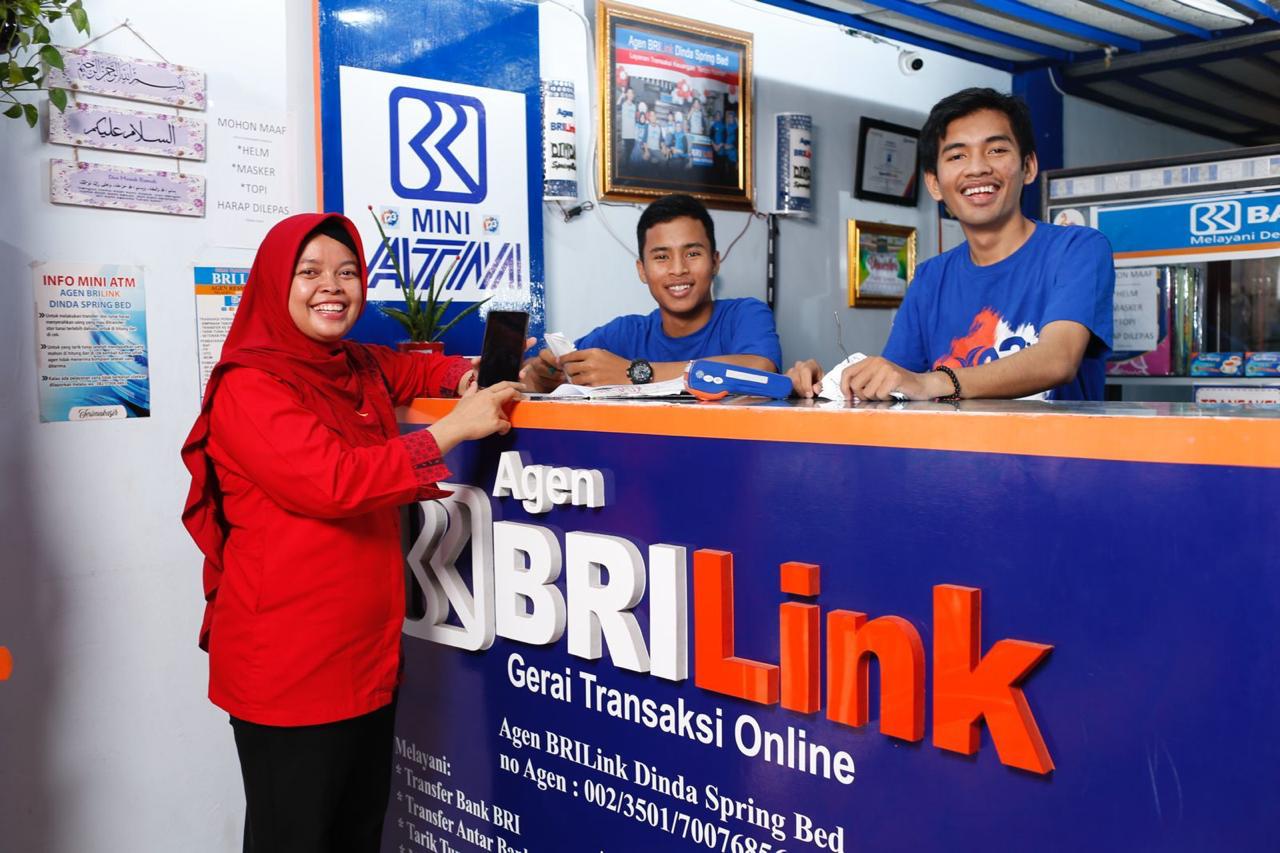 Hingga akhir Desember 2024, jumlah AgenBRILink di seluruh Indonesia mencapai 1,06 juta agen dengan volume transaksi sebesar Rp1.589 triliun.