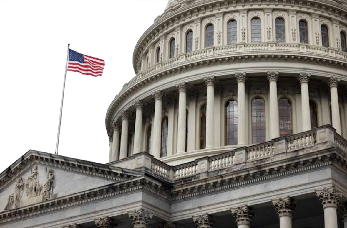 Gedung Capitol Amerika Serikat di Washington D.C., simbol kekuasaan legislatif negara tersebut. Ketidakpastian kebijakan pemerintahan Presiden Trump, termasuk ancaman tarif impor, membuat gedung ini kembali jadi sorotan pasar global. Foto: Center for American Progress.