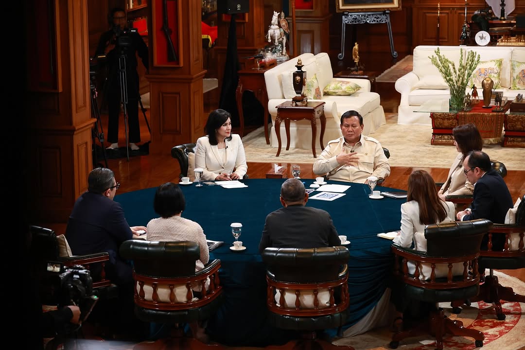 Presiden Prabowo Subianto wawancara bersama 7 Jurnalis dari 7 grup media yang ada di Tanah Air. (Foto: Instagram/prabowo)