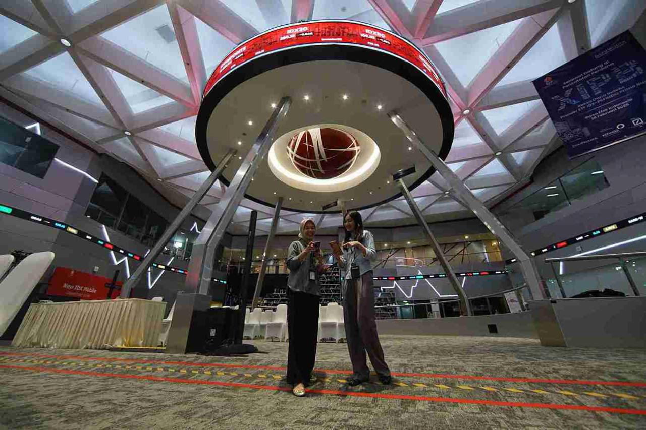 Bursa saham Indonesia ikut terpukul perang tarif Amerika Serikat dengan China. Foto: Kabar Bursa/Abbas Sandji 