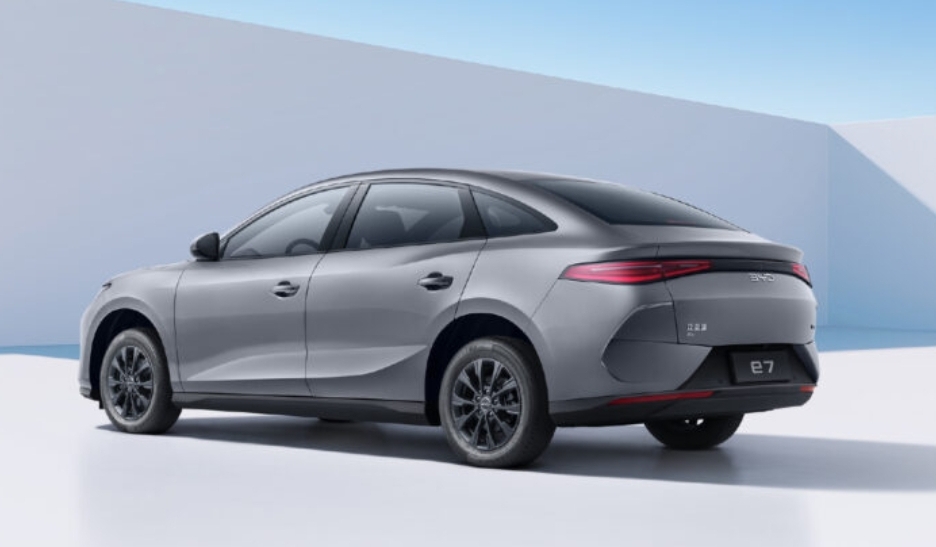 BYD meluncurkan mobil listrik e7 yang sementara ini ditujukan untuk pasar domestik China. Foto: dok BYD