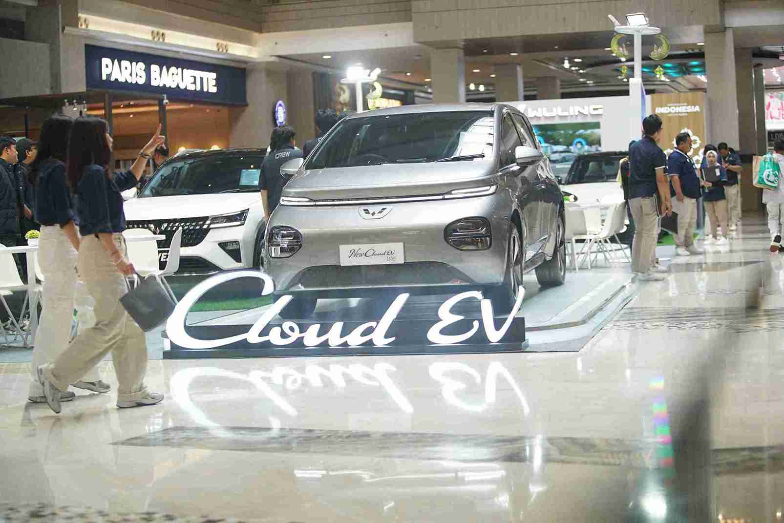 Perkembangan elektrifkasi kendaraan di Indonesia menyebabkan pengguna mobil listrik meningkat, termasuk untuk kebutuhan mudik lebaran Idul Fitri 2025. (Foto: Kabar Bursa/Abbas Sandji)