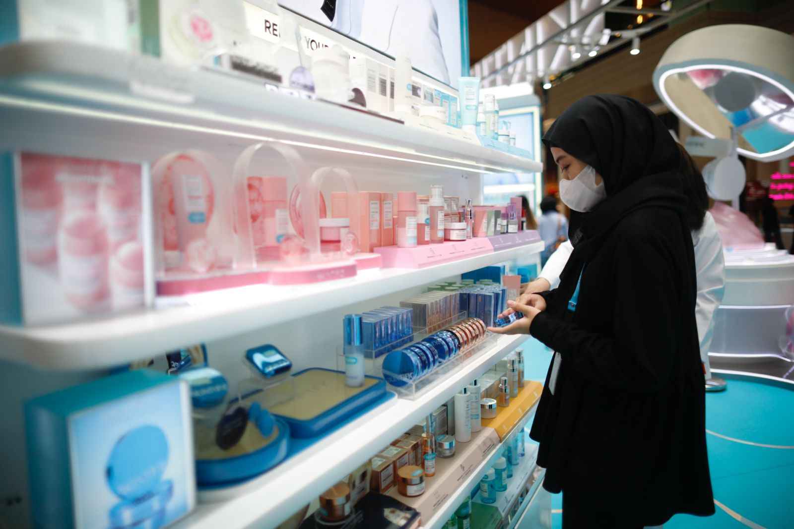 Pameran produk perawatan kecantikan di Main Hall Mal Kota Kasablanca (Kokas). Pameran yang berlangsung hingga Minggu. Foto: Abbas Sandji/KabarBursa.com