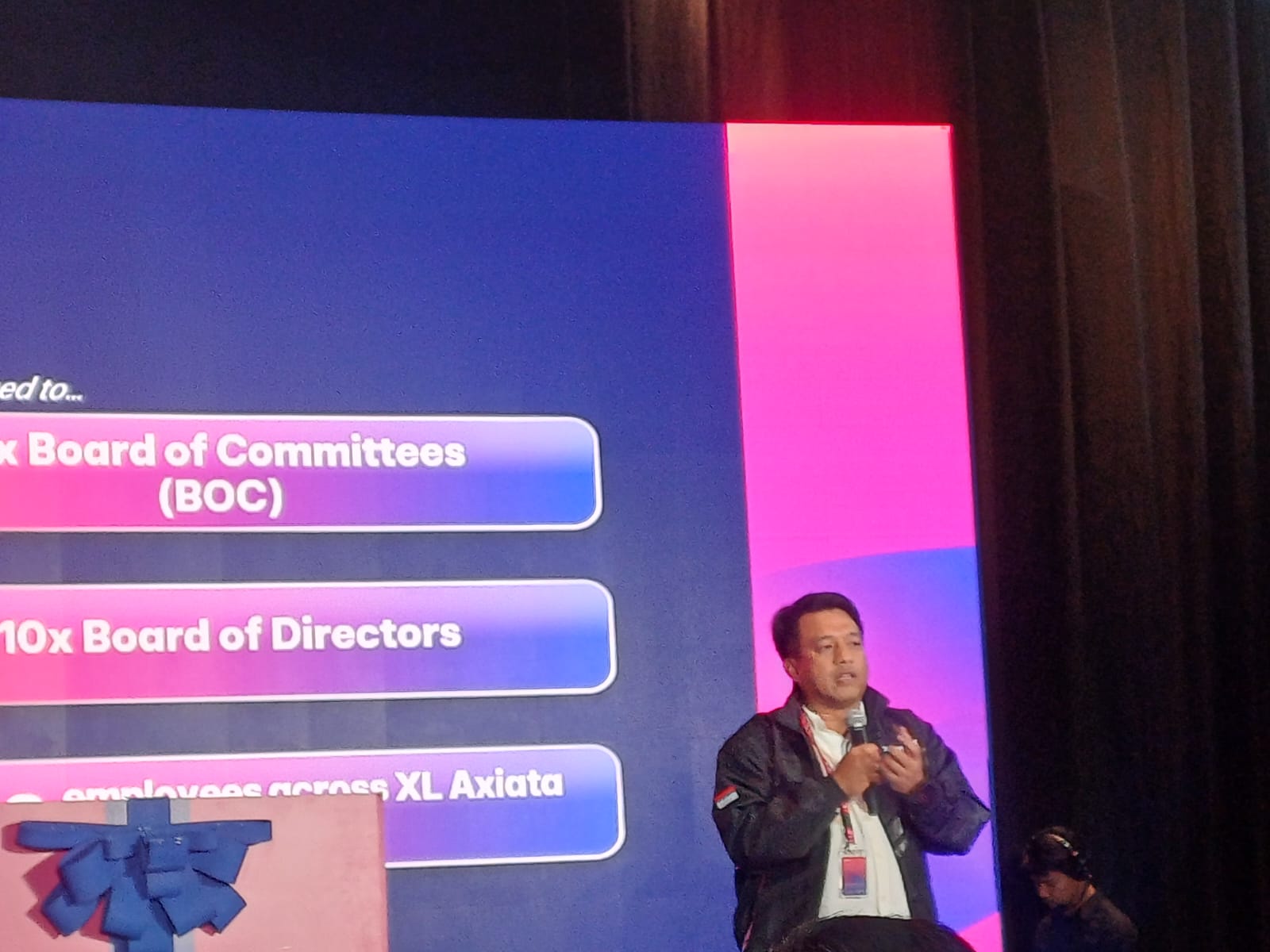 Direktur dan Chief People Officer XL Smart, Jeremiah Ratadhi di Plataran, Taman Hutan Kota, Jakarta pada Kamis, 17 April 2025 sore. (Foto: KabarBursa/Desty Luthfiani)
