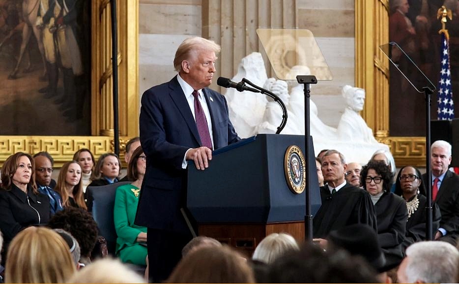 Pendekatan unilateral yang diusung oleh Presiden Donald Trump mengancam melambatnya roda ekonomi global, memperbesar risiko stagflasi di negara-negara berkembang seperti Indonesia. (Foto: Dok. Kedutaan Besar AS di Vietnam)