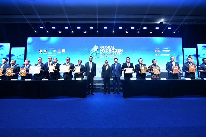  PT PLN (Persero) menandatangani kerja sama strategis dengan Kementerian Perhubungan, PT HDF Energy Indonesia, dan PT ASDP