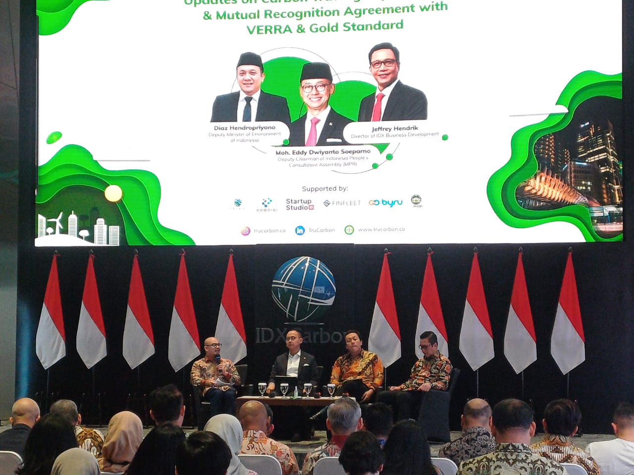 CEO TruCarbon, Debby Reynata saat membuka acara forum CarboNex 2025 di Main Hall Bursa Efek Indonesia, Jakarta pada Selasa, 22 April 2025. Desty Luthfiani/KabarBursa.com