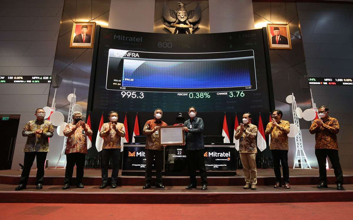 Pencatatan saham perdana PT Dayamitra Telekomunikasi Tbk (MTEL) di Bursa Efek Indonesia (BEI). Foto: Dokumentasi BEI