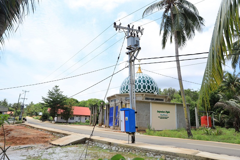  PT PLN (Persero) melalui Unit Induk Distribusi (UID) Riau dan Kepulauan Riau sukses menghadirkan listrik andal 24 jam nonstop untuk 769 keluarga di dua desa di Pulau Parit