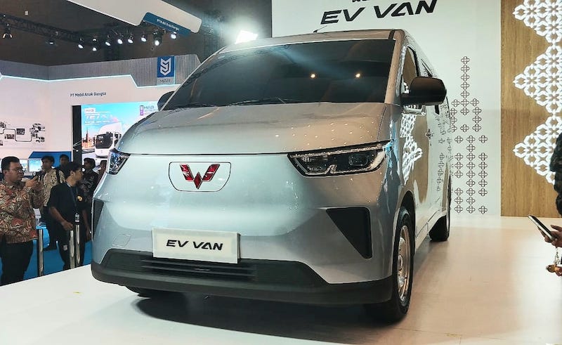 Wuling EV Van jadi media lomba desain bisnis berhadiah Rp100 juta. (Foto: KabarBursa.com/Harun)
