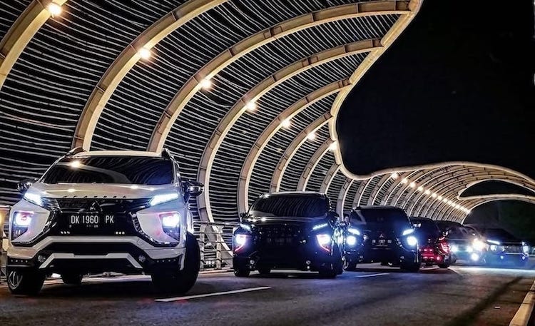 Anggota komunitas pecinta Mitsubishi Xpander sedang mengadakan touring sembari menggelar kegiatan sosial. (Foto: doc Komunitas X-MOC)