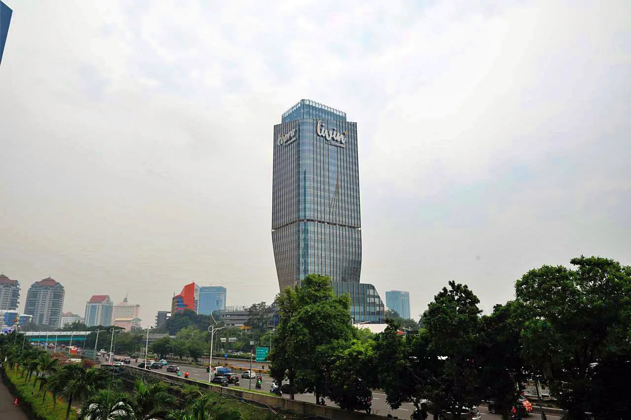 Gedung Bank Mandiri dengan branding Livin’ dan Kopra di kawasan Tanjung Duren, Jakarta Barat. (Foto: KabarBursa/Abbas Sandji)