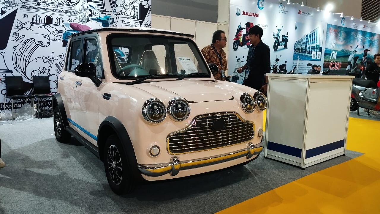 Mobil listrik mirip Morris Mini seharga Rp160 jutaan, Asjack Mojo. (Foto: KabarBursa.com/Harun)