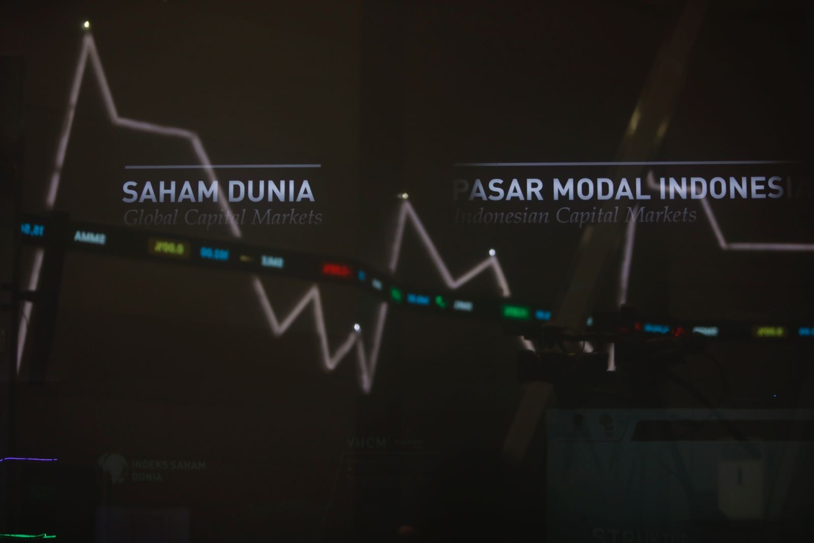 Saham AS turun, S&P 500 melemah 0,8 persen, banyak perusahaan cabut ramalan laba imbas ketidakpastian tarif Trump, pasar tunggu arah The Fed. Foto: KabarBursa/Abbas Sandji.