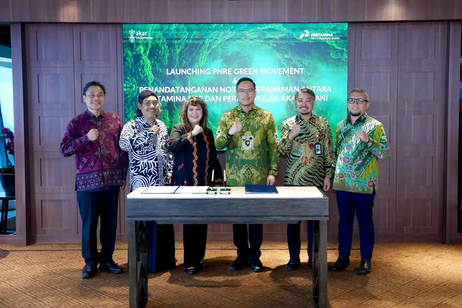 Kesepakatan ini ditandatangani oleh Corporate Secretary Pertamina NRE, Dicky Septriadi, dan Ketua Perkumpulan Akar Insani Indonesia, Reno Sarah.