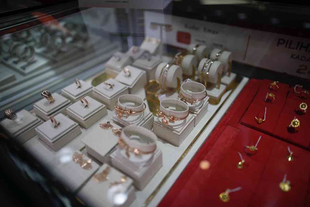 Harga emas naik lebih dari 1 persen. Pasar waspada menanti hasil negosiasi dagang AS-China yang bisa memicu gejolak baru. Foto: Kabar/Abbas Sandji.