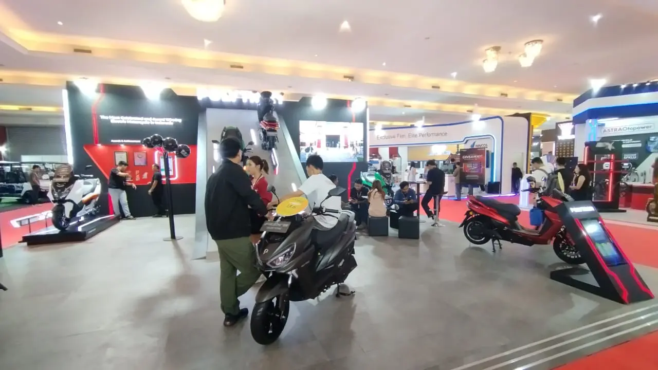 Produsen motor di Indonesia masih terus menunggu kejelasan adanya Insentif motor listrik tahun 2025 yang kabarnya bakal menggunakan skema PPN DTP. Foto: KabarBursa.com/Harun