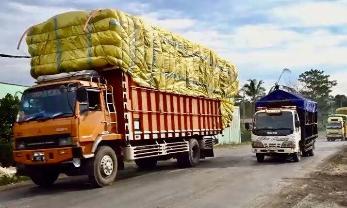 Masyarakat Transportasi Indonesia (MTI) ungkap pemerintah mulai serius tangani permasalahan truk ODOL alias kelebihan muatan dan dimensi. Foto: Unika.