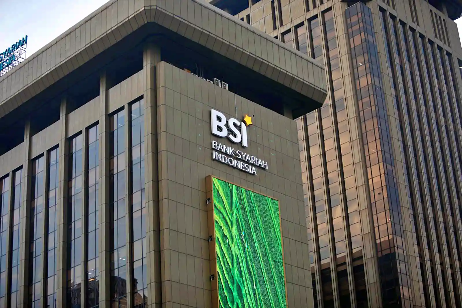 Gedung Bank Syariah Indonesia (BSI) di Jalan M.H. Thamrin, Jakarta, Rabu, 22 April 2025. (Foto: KabarBursa/Abbas Sandji)
