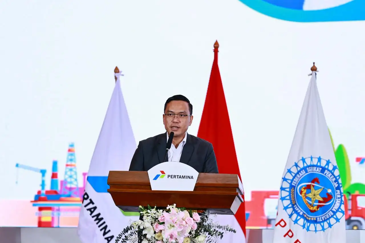 Direktur Utama Pertamina Simon Aloysius Mantiri memberikan sambutan bersama Menaker dan FSPPBB. Dok: Pertamina