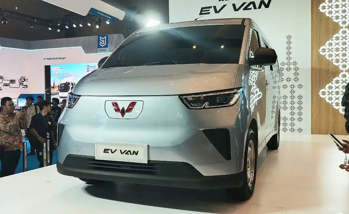 Wuling EV Van bakal bersaing dengan DFSK Gelora E di sehmen mobil listrik niaga ringan, berikut perbandingan speknya. Foto: Harun/KabarBursa.com.