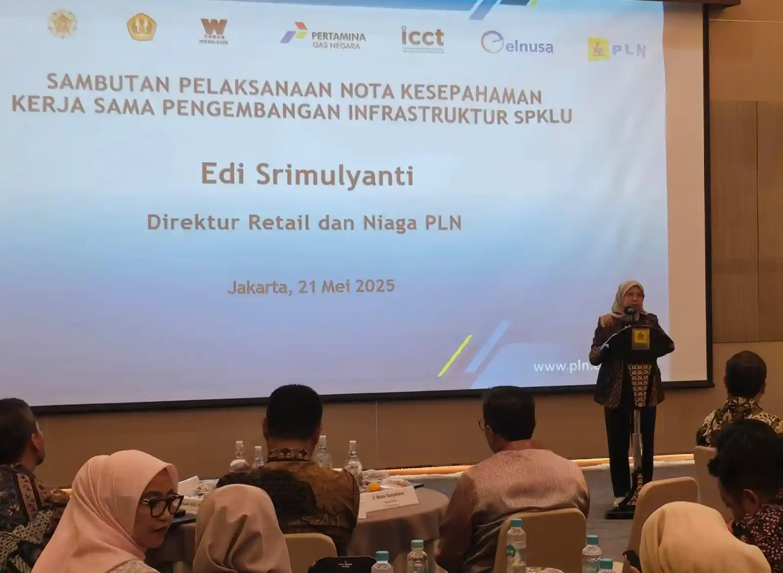  PT PLN (Persero) terus menunjukkan langkah konkret dalam mendukung ekosistem kendaraan listrik (Electric Vehicle).