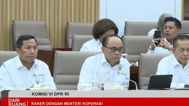 Menteri Koperasi Budi Arie Setiadi mengikuti Rapat Kerja dengan Komisi VI DPR RI di Kompleks Parlemen. Foto: dok KabarBursa.com