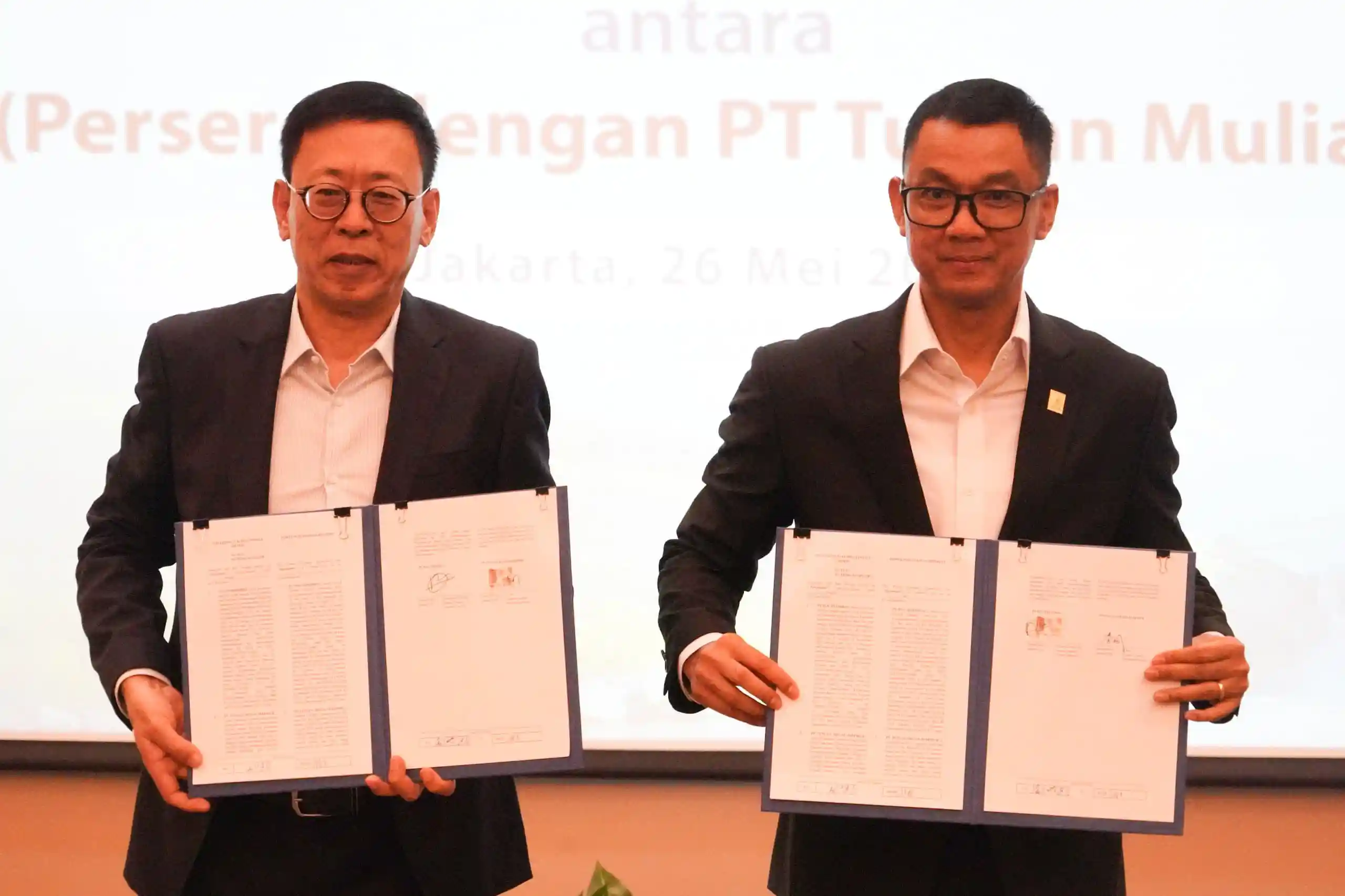 Penandatanganan PJBL ini menjadi bukti konkret komitmen PLN dalam menjalankan transisi energi di Indonesia. Dok: PLN