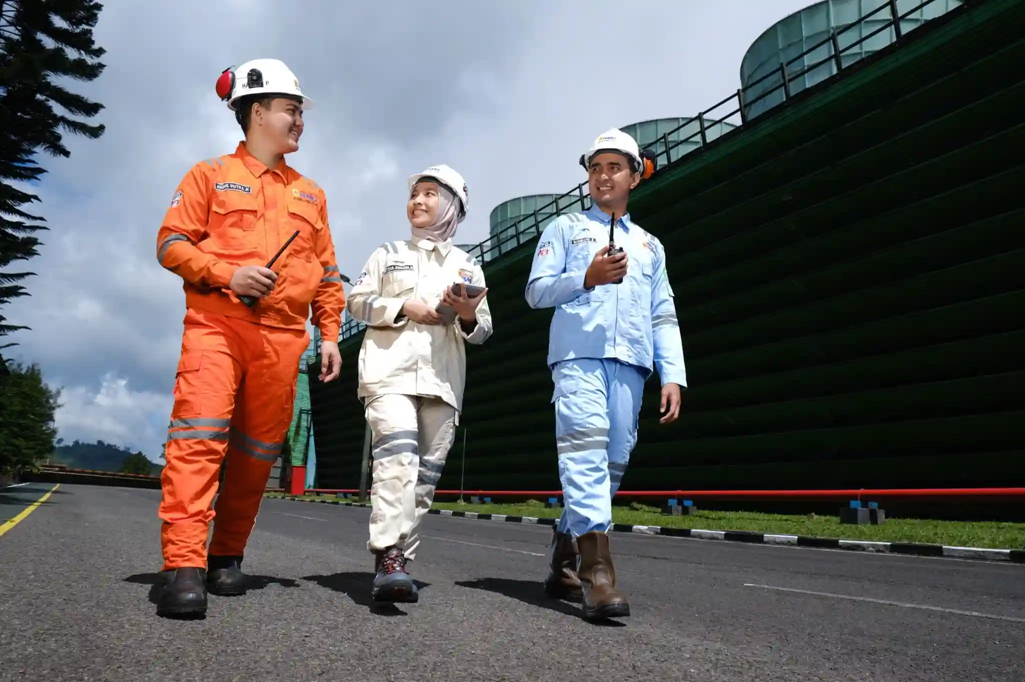 Ilustrasi pekerja PT PLN (Persero). (Foto: Istimewa)