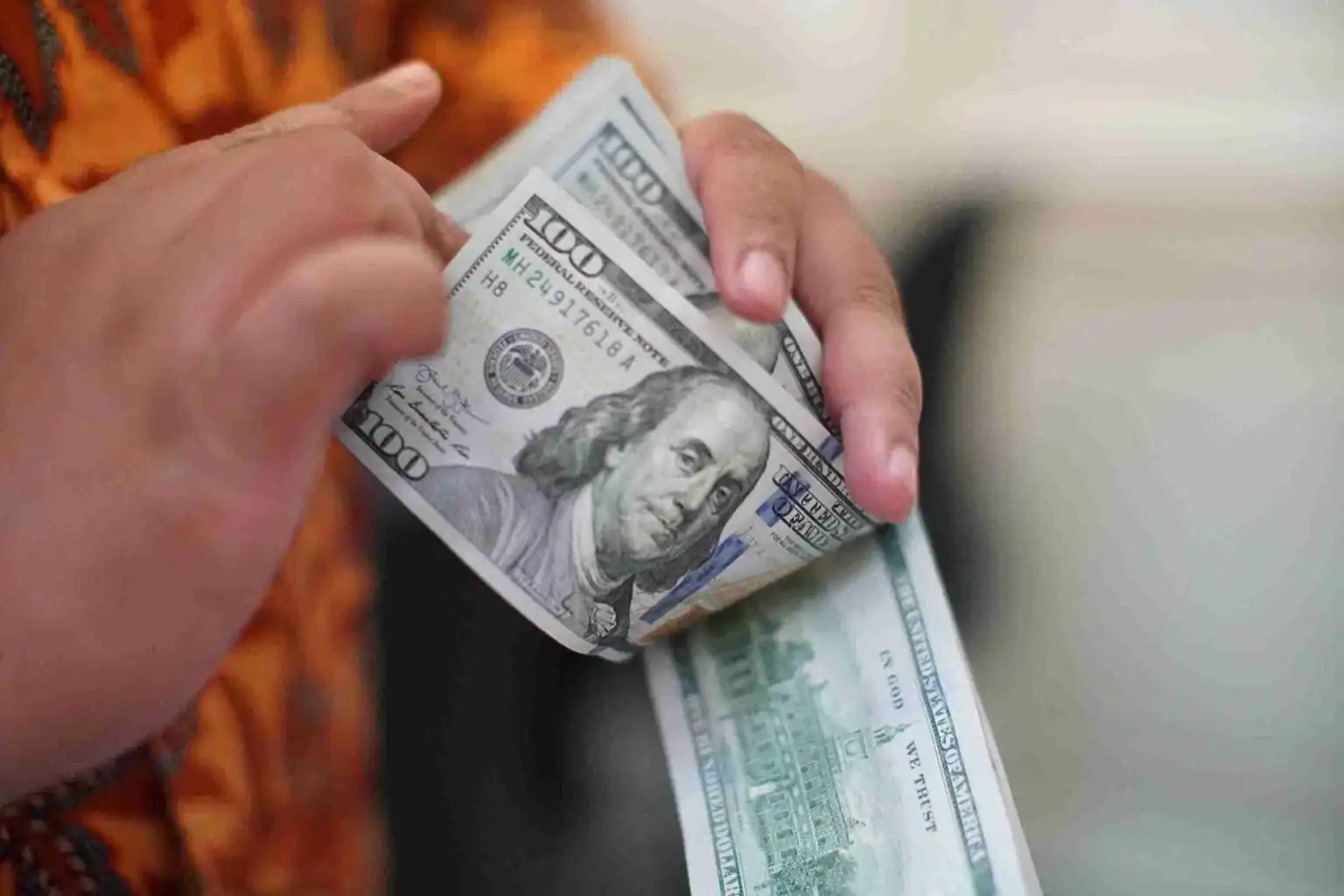 The Fed memberi sinyal suku bunga bisa dipangkas tahun ini. Dampaknya bisa membuka jalan bagi arus modal asing ke pasar keuangan negara berkembang. Foto: KabarBursa/Abbas Sandji.
