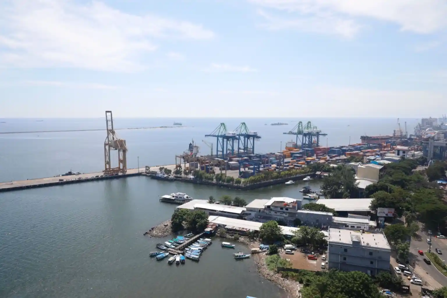 Data PMI terbaru memberi sinyal kontraksi dua bulan beruntun. Investor mulai waspada, harga saham sektor manufaktur bisa terkoreksi karena ekspektasi melemah. Foto: KabarBursa/Abbas Sandji.